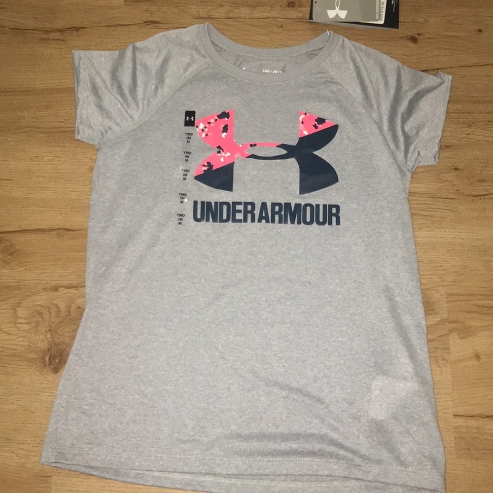 Selling 4 childrens medium Under Amour tee-shirts